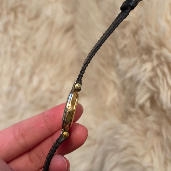 Vintage Ladies Gucci 4500 L Watch - Picture 8 of 9